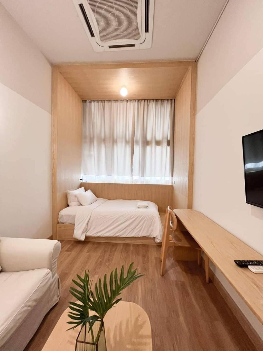 La Moon House Hotel Salaya Bagian luar foto