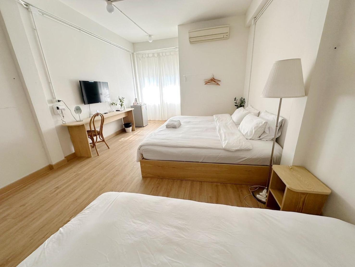 La Moon House Hotel Salaya Bagian luar foto
