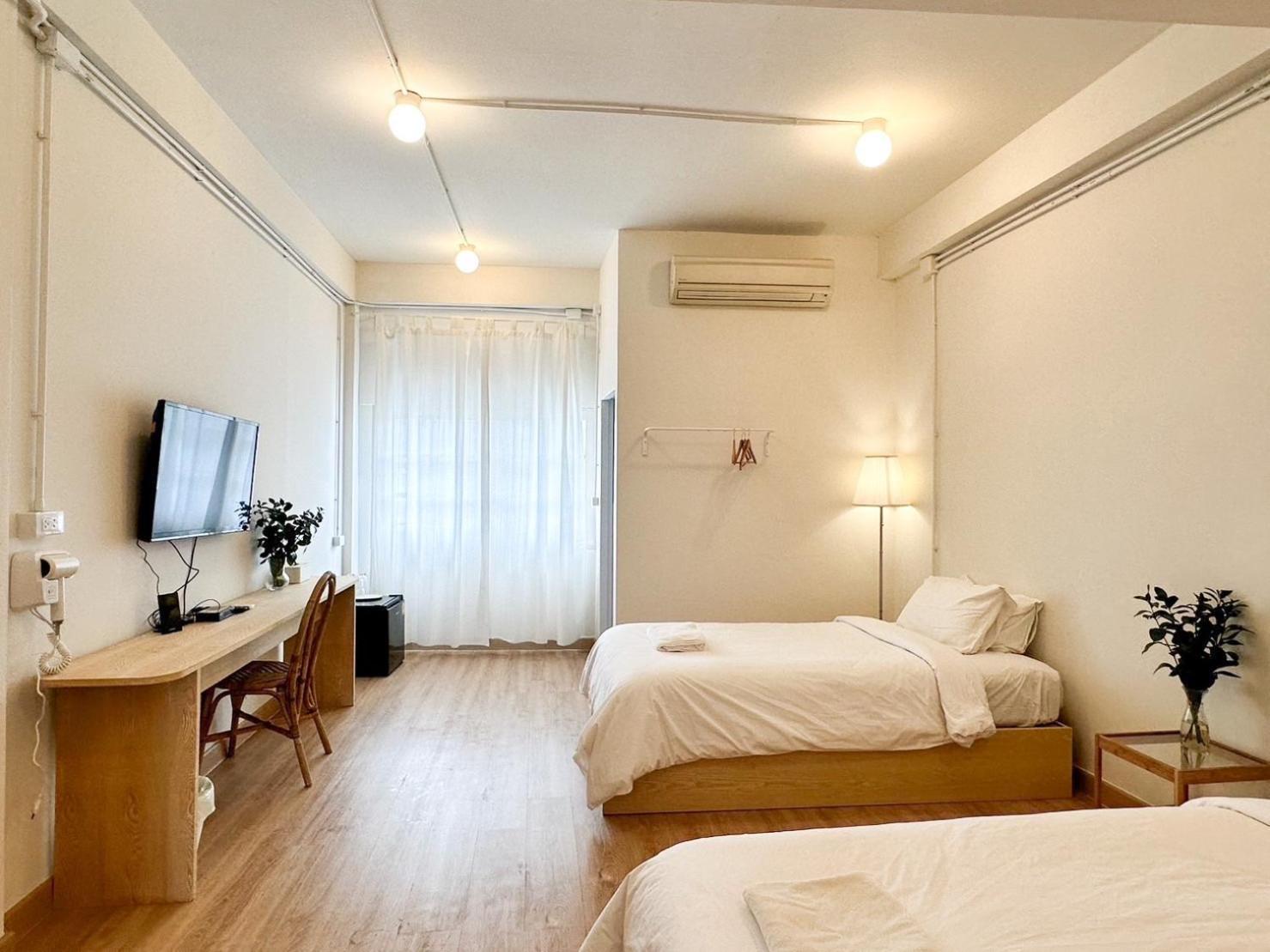 La Moon House Hotel Salaya Bagian luar foto