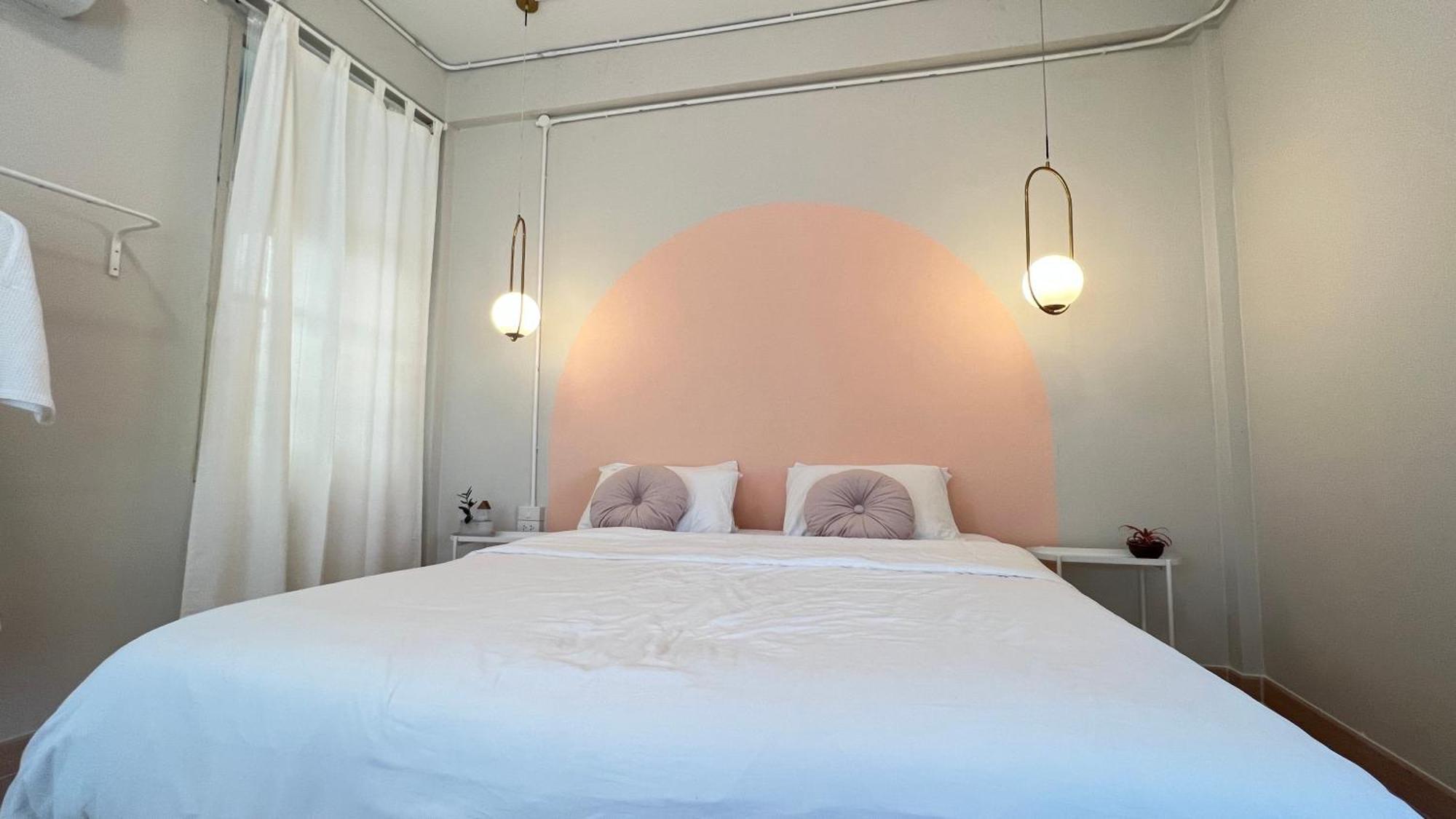 La Moon House Hotel Salaya Bagian luar foto