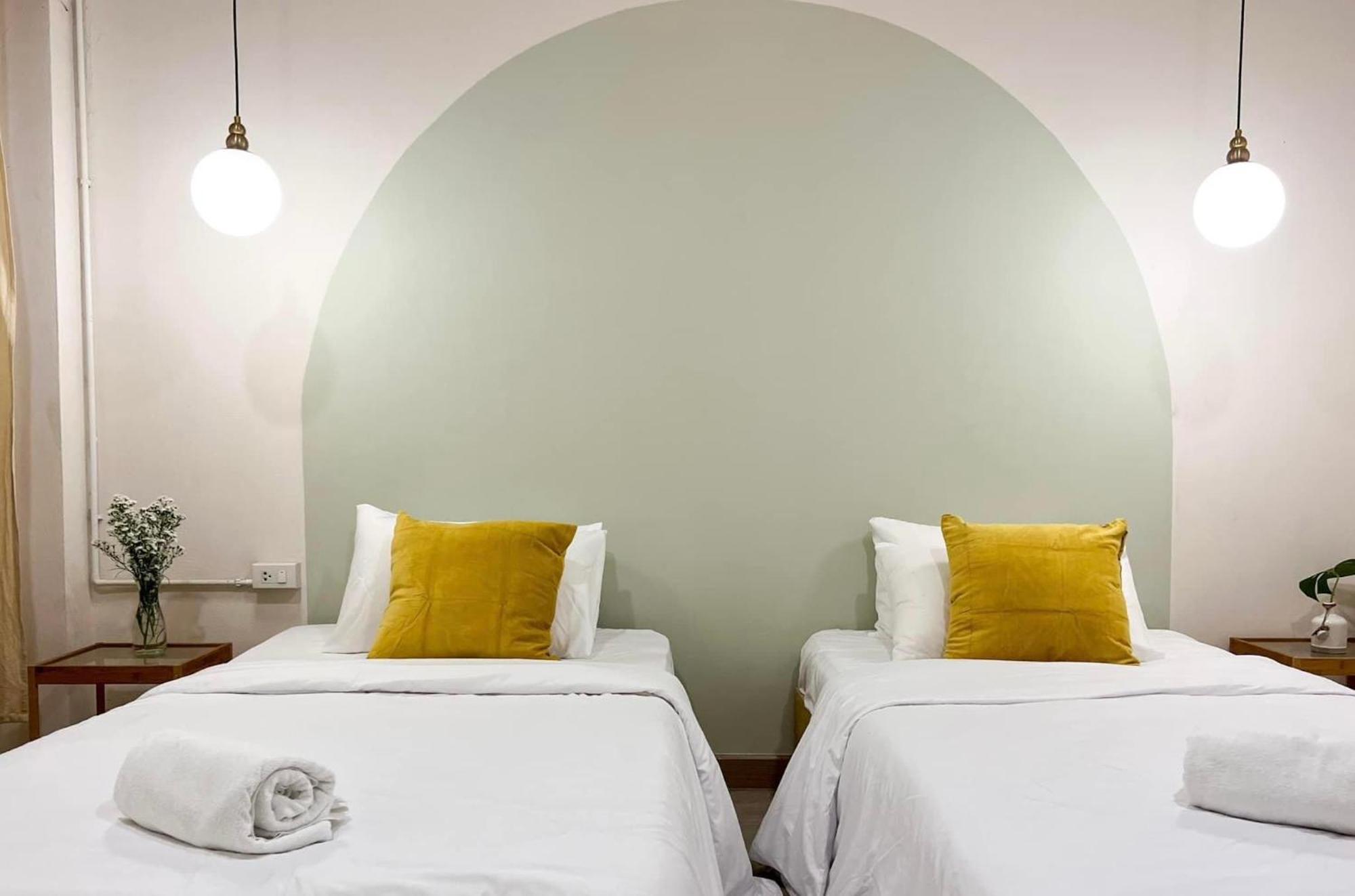 La Moon House Hotel Salaya Bagian luar foto